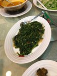 馬來西亞最普遍見到的野菜為蕹菜(空心菜) 用參巴醬炒。參巴醬用蝦米、薑花、新鮮辣椒、鳳尾魚和酸豆等調配成，香口帶鮮)
