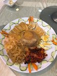這間是粵式館子，來個粵式拼盤