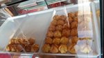 在橋上道路有店子賣榴槤puff, 阿凡萬歲
