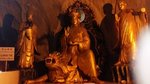 通向上部的石階共385级。沿着一縷光線，拾级而上，就可出此洞，登上山頂的凉亭，還可遠眺四周
