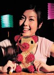 花臣燈籠　儲蓄玉兔-驟眼看以為是熊仔公仔，但原來是以閃布及珠片打造的熊仔燈籠