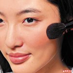 胭脂可重少少粉紅，令面色紅潤更為有精神