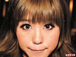 CE話眼部化妝好緊要，除了眼線和 Mascara是黑色之外，其他如 Eyeshadow、眉色和髮色都應該是一個色 Tone