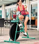Starbucks專誠訂做兩部單車來製作刨冰，消暑之餘又可做做運動