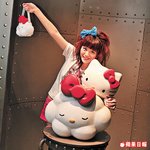 城市內不能影相，鐵皮實驗室入口的「 KTA雕像」是唯一影相位，大會收費$50一張，送埋相框貼紙。