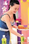 美少女廚神參賽者頻穿低胸裝餵評判，被指賣弄性感