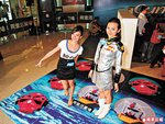 將過三關改頭換面，換走交叉圓圈，由魔蟹和高達取代