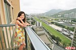 站在露台上側望馬場，視野不俗