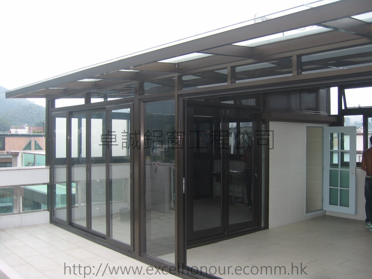 粉嶺永寧村古銅色趟摺門玻璃屋 :: 1 -- fotop.net photo sharing network