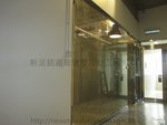 觀塘天星中心強化玻璃門間隔工程 (2)