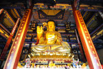 廣佑寺-寺內的供奉的釋迦牟尼佛像是目前世界殿內佛身最高、體積最大的木質鎏金坐像，總高為21.48米。釋迦牟尼佛像造型古樸莊嚴，坐于蓮花之上，右手輕拈金婆羅花，右手結與願印，以示佛陀涅磐妙心，慈悲恩德遍佈法界。
DSC_0115_01