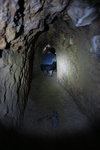 仁興礦洞6號右乾洞,礦洞好短,臨出洞口前要爬上6尺高的窄隙.IMG_1712