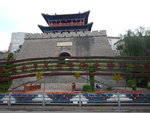 拱辰門位於西寧北大街的最北端,曾經是西寧城的北門,始建於明朝洪武年間,如今的拱辰門是2007年在原址上重建而來,是西寧的地標.

拱辰門
DSCN8538