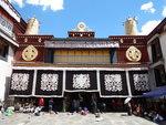大昭寺是西藏現存最輝煌的吐蕃時期的建築,也是西藏最早的土木結構建築.
DSCN9504
