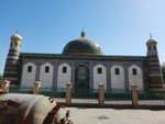 香妃墓是阿帕霍加家族陵墓的俗稱,是典型的伊斯蘭風格的宮殿式陵墓建築,始建於1640年.
DSCN2343