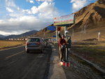 新藏公路穿越聞名的昆侖山、喀喇昆侖山、崗底斯山、喜馬拉雅山脈,平均海拔4500米以上.
DSCN1979