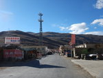 1/11/2016 早上在邦達路邊攔車,遇上一個女藏民去芒康便一起拼了架面包車$150位.(9:00-14:30)DSCN8126