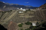 遠觀有十字架的地方是鹽井天主教堂(拉貢教堂)是全西藏唯一的教堂,它是1855年由一位法國傳教士創建,教堂內有由當地人擔任的神父和修女.
IMG_1082