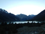 然烏湖由於山體滑坡和泥石流堵塞河道而成的堰塞湖,是雅魯藏布江的支流帕隆藏布江的源頭.DSCN8082
