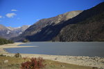 現代地理學家說,然烏湖是喜馬拉雅山, 念青唐古拉山和橫斷山脈造山運動而成. 
IMG_0661