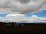 湖邊廣濶的草源有牧民的帳篷

DSCN9714