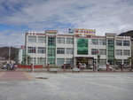 以前這間旅遊中心售買珠峰門票,現在沒有了. 協格尔是珠峰最大的城鎮,也是定日县政府的所在地.
DSCN0586