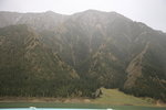 大龍池位于天山深處,面積約2平方千米,四面環山,湖面平整如鏡,山腰間云杉成林.IMG_4101