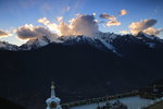藏族人認為每一座高山的山神統領着一方的自然,是山神保護神的居住地,人類一旦登上峰頂,神便會離他們而去,缺少神庇佑,災難便會來臨.
IMG_1288