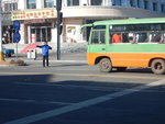 在路邊等公車經過攔車,因為這裡沒有巴士站.
DSCN3394