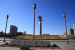 廣場雕塑是成吉思汗廣場的緩建工程,是由魯迅美術學院設計,2005年7月開工,歷時一個月完工,雕塑高度為22米.
IMG_7622