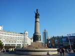公園以"防洪紀念塔"為中心,以仿造俄羅斯古典式建築風格和遍布全園的"五色草花壚","天鵝展翅""三少年","起步","跳水","舞劍"等藝術雕塑而馳名.  DSCN4868