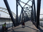 1901年落成的濱洲鐵路橋,又稱哈尔濱中東鐵路橋,是松花江上最早的鐵路大橋,也是哈尔濱的第一座跨江橋樑,己經伴隨哈尔濱走過113年.已于2014年停止運營,與其相鄰的哈齊客運專綫松花江特大橋即將投用.
DSCN5342