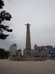 蘇聯紅軍烈士紀念碑位于長春巿中心,佔地一萬平方米的人民廣場中央.
DSCN5523