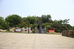 博物館北側的土山漢墓是東漢彭城王的墓,可以下到墓坑中, 后面的彭城墓出土文物陳列館里能看到墓中的出土文物. IMG_4419