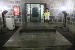 墓室內安放有包拯墓志銘和24米長的金絲楠木棺,棺內安放包拯遺骨.
IMG_4986