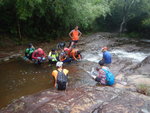 男子組繼續落橫涌石澗,因為澗水轉咗普洱茶色,睇唔到水深度,行咗40分鐘轉返山路走.DSCN2867