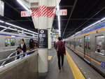 日本鐵路網絡覆蓋廣泛和複雜,每架列車所經的站也不同,終點站也不同.根據停站數目分為普通、準急、急行、快速急行、特急列車. 所以在月台要查清楚資料和時間表,注意行車方向、終點站和列車種類,否則就好易搭錯車.PB070034