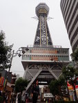 通天閣位於大阪巿浪速區新世界商業街的一個瞭望塔.通天閣意思是「直通天空的高建築物」.建築師內藤多仲設計,他也是東京鐵塔的設計者.
PB080273