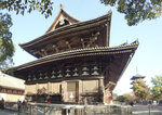 東寺金堂(國寶)是日本桃山時代的代表性建築.創建時的金堂在1486年燒燬,現存的殿宇是豐臣秀賴於1603年重建.504_06