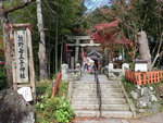 這是哲學之道終點的熊野若王子神社,是日本古代山岳信仰的神道教所屬的神社,為1160年由後白河天皇所建,明治時代神教和佛教分離,如今僅存神社.
PB110623