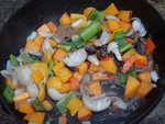 小雪今日提供咗二個素菜,佢似乎好有天份做廚房執碼,可以將蔬菜配搭得好有色相,又美味
PC250113