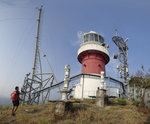 天文台設置的全自動化氣象站，包括能見度儀、百葉箱(温度計)、量雨筒、風向及風速計等，提供香港東南方的氣象資料。
959_65