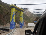 過了怒江大橋路也離開了怒江邊,不斷地開始爬升.
P9150675