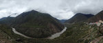 察瓦龍鄉背靠梅里雪山,位于怒江深處.以前這里沒有一條公路,物資全靠人背馬馱.563_571
