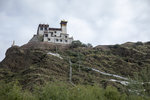 扎西次日的小山矗立"西藏的第一座宮殿"-雍布拉康，距今已有2100多年的歷史。1M5A0628.jpg_