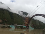 建設中的雅魯藏布江"藏木特大橋",位于安饒鎮桑加峽谷,橋全長525米,跨徑430米.
P9222357