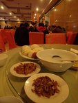 7:15-7:45 返酒店食早餐, 2個人的份量都好大,肯定食得飽去行山. PA257308