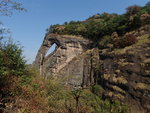 象鼻山高約100米的山峰有一石梁凌空垂下,整個山體就像一隻巨型石象在汲水.PB128822