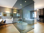 glass-dividers-in-bathroom-interesting-interior-idea-2